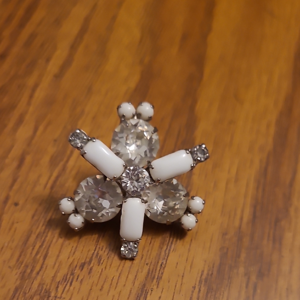 Vintage White and Clear Crystal Starburst Brooch